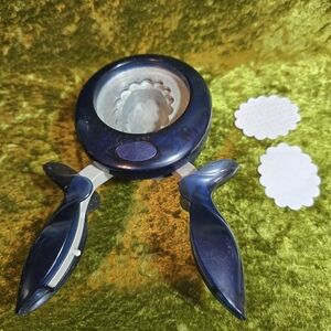 Fiskars X-Large Easy Squeeze Punch Scalloped Oval 2” Scrapbook Paper Crafts